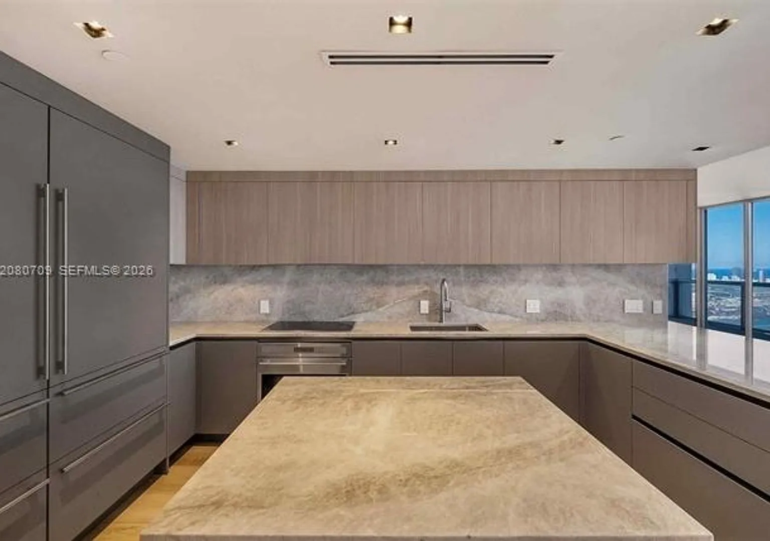 465 Brickell Ave cu-PH5701, Miami, FL 33131 — Photo 1