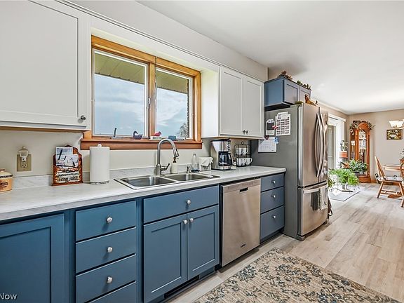 2nd image of 2076 Glenn Dr NE