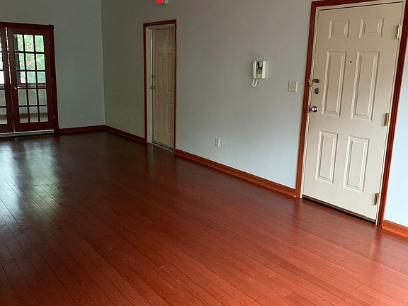 Living room (exit door, entrance door)