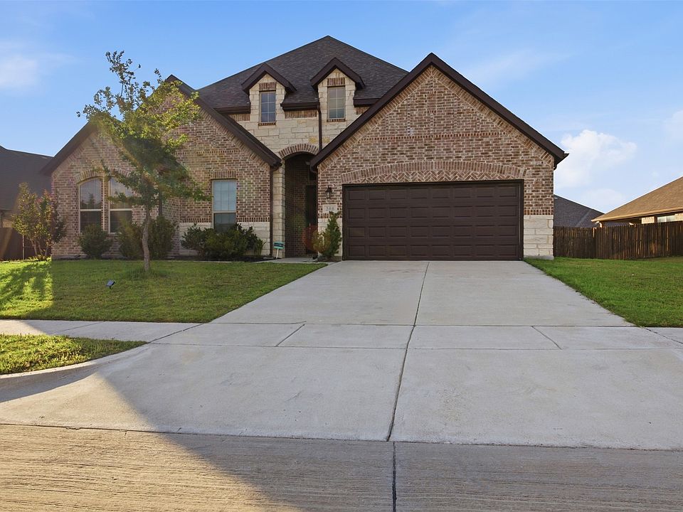 1st image of 208 Sequoia Dr