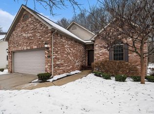 13109 Harbor Landings Dr, Fenton, MI