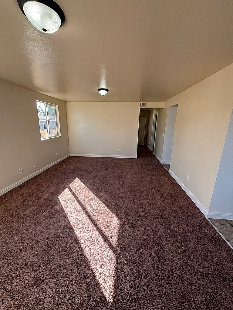 5 bed, 1753 sqft, $3,800 — Photo 2