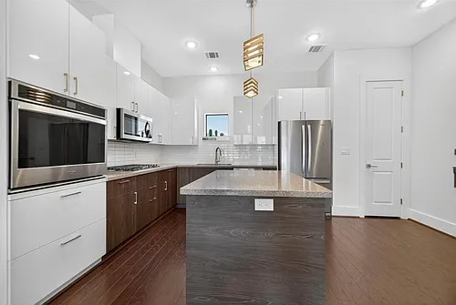2500 Crawford St Photo 1