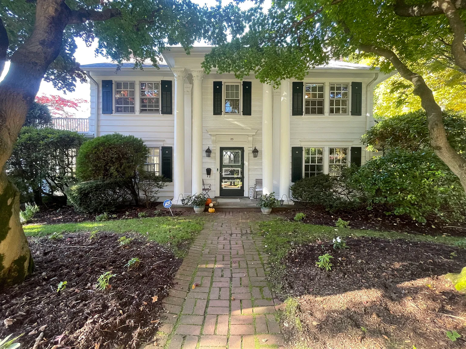5 bed, 3.5 bath, 3300 sqft, $9,000 — Photo 1