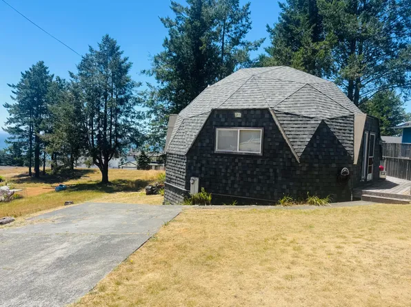 265 Seafoam Rd, Whitethorn, CA 95589