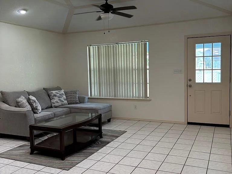 114 E Constellation Dr — Photo 5