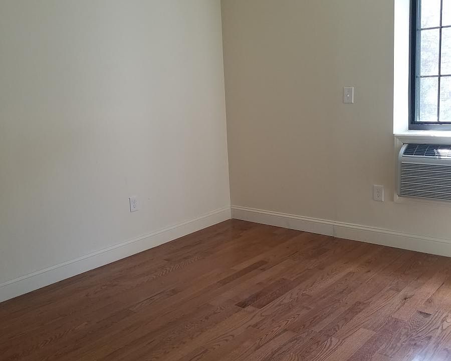 2nd image of 1558 Glover St #2