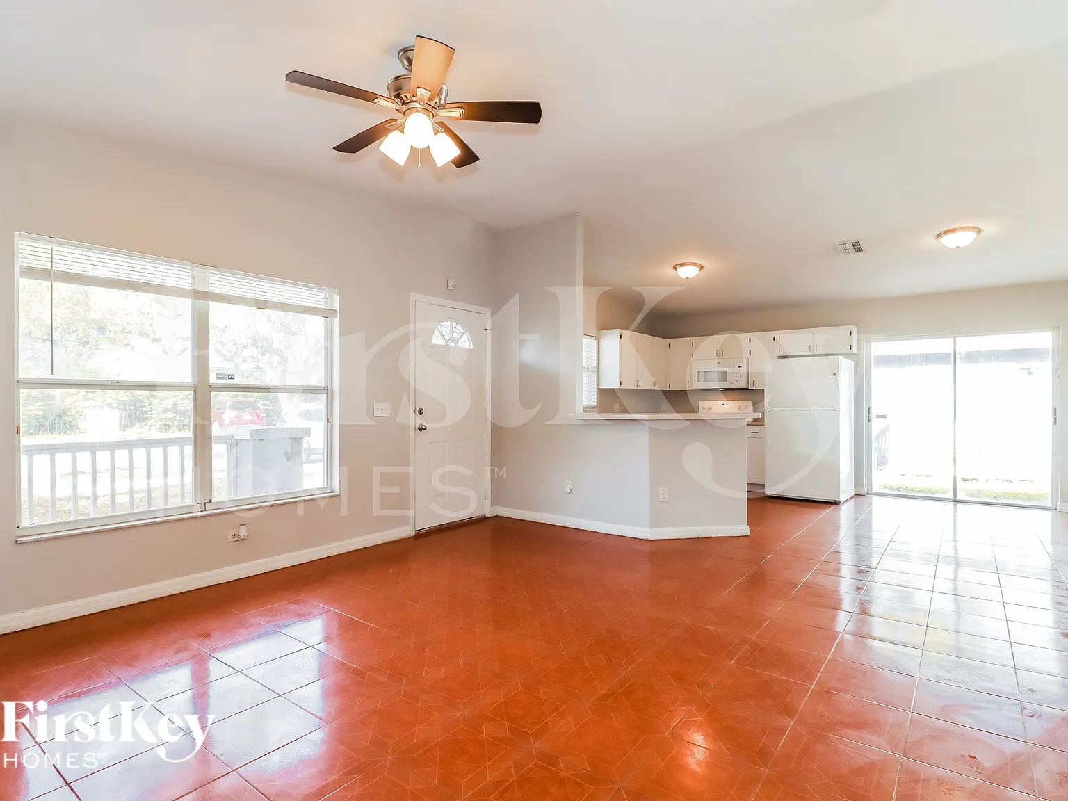 3 bed, 2.0 bath, 1200 sqft, $2,170 — Photo 3