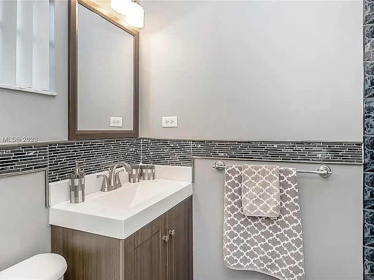 1714 Royal Grove Way — Photo 36
