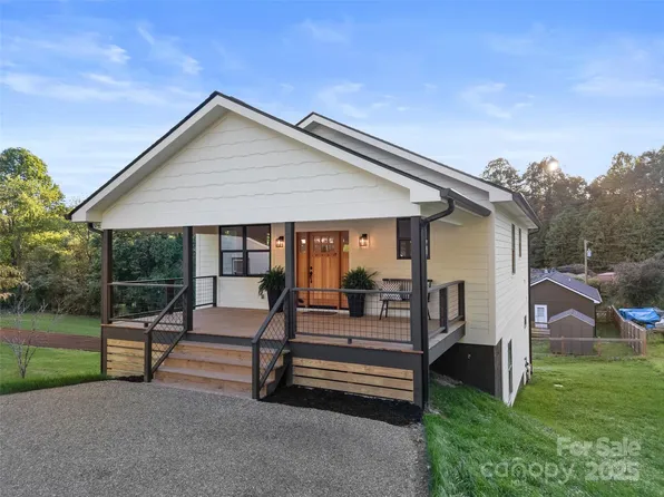 64 Carolina Ave, Brevard, NC 28712