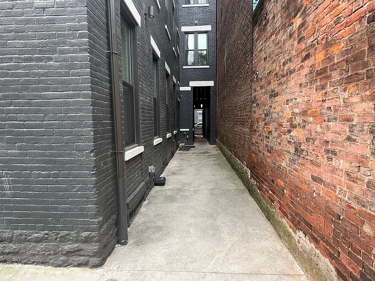 526 E 12th — Photo 5