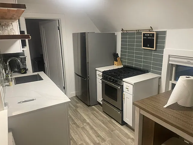 555 Franklin Ave — Photo 11