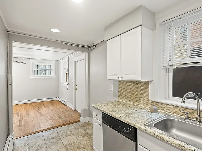 1236 N Pearl St — Photo 28