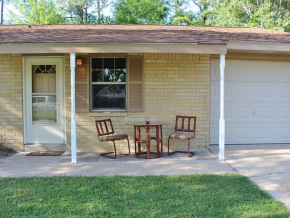 4th image of 12 Leggett Cir