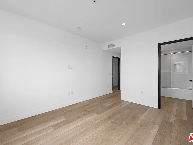 957 Figueroa Ter #307 — Photo 15