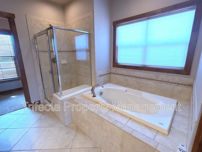 1032 Hessen Dr — Photo 13