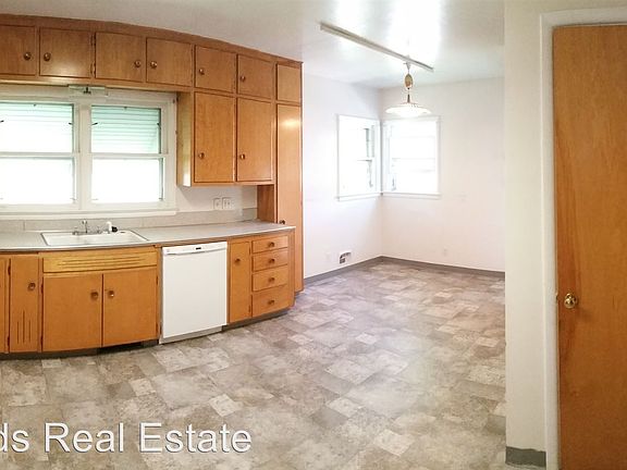 5th image of 102 E Park Ave