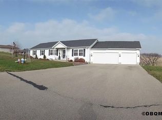 12650 Brentwood Ct, Peosta, IA 52068