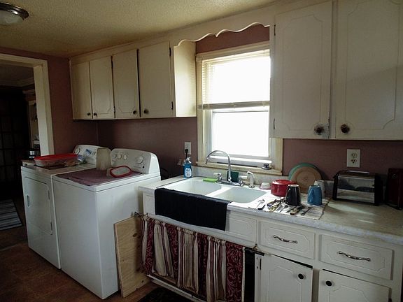3rd image of 460 Longview Dr
