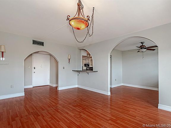 4th image of 1480 Euclid Ave APT 302