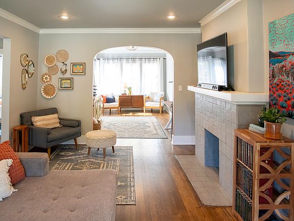 3rd image of 2040 E 13th St