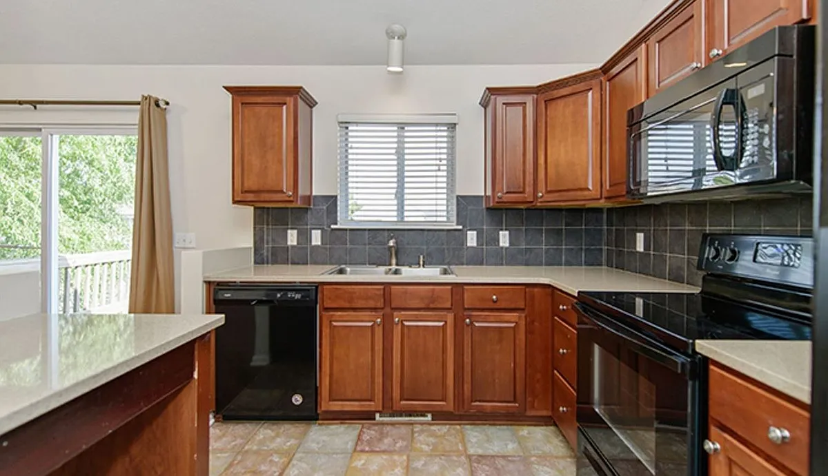 Building Photo - 16112 Greenleaf St
