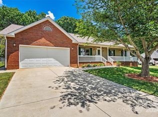 119 Stonefield Dr, Statesville, NC 28677