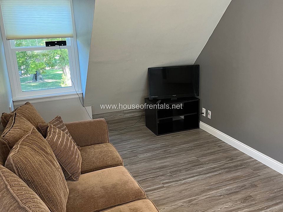 1st image of 1609 W Grand Ave