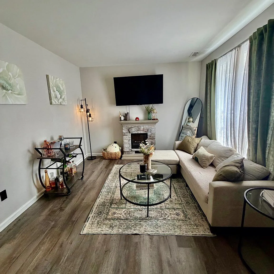 3 bed, 1.5 bath, 1150 sqft, $2,100 — Photo 3