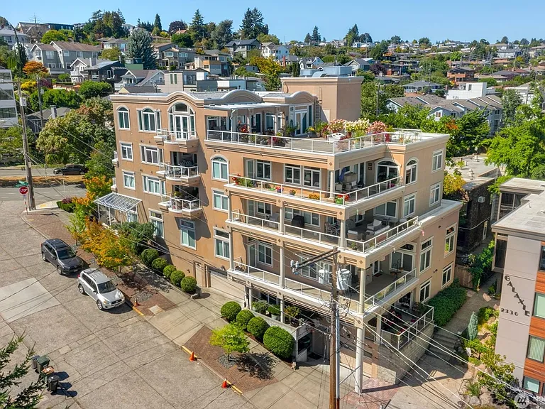 2100 Thorndyke Ave W #101 — Photo 2