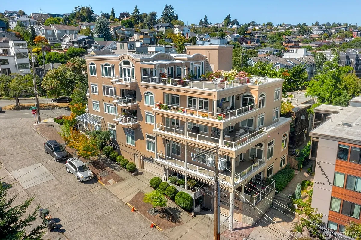 Building Photo - 2100 Thorndyke Ave W #101
