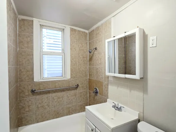 241 Duncan Avenue image 3 of 9