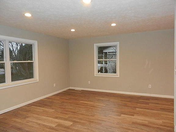 3rd image of 134 Charles Pl
