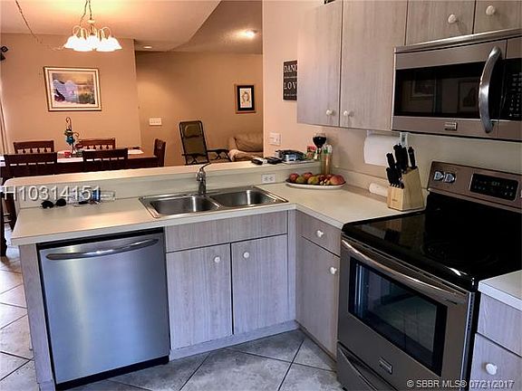 5th image of 8031 Stirrup Cay Ct