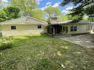 1905 Oregon Ave, Rockford, IL 61108