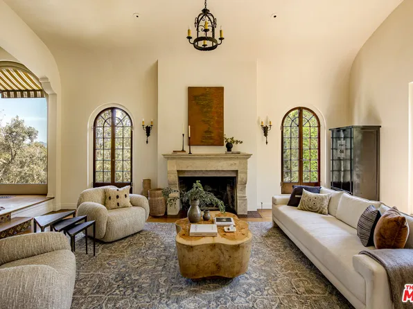 2250 N Berendo St, Los Angeles, CA 90027