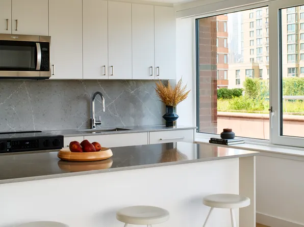 2-33 50th Avenue image 5 of 19