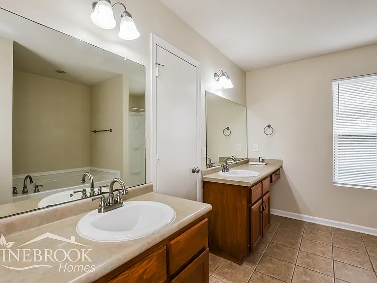 400 Jasmine Dr — Photo 11
