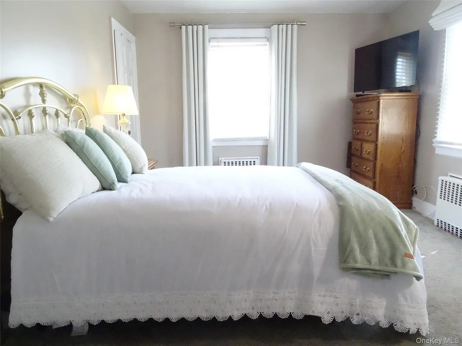 4 bed, 2.5 bath, 1635 sqft, $4,200 — Photo 3