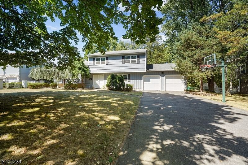 1st image of 49 Knollwood Dr