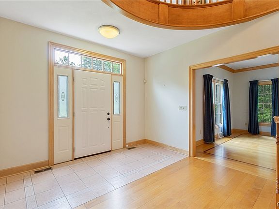 4th image of 1 Mayflower Cir