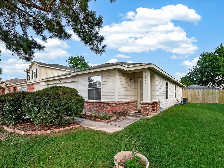 19119 Yaupon Ranch Dr — Photo 4