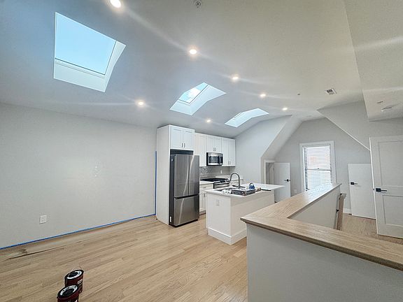 5th image of 294 Princeton St #3