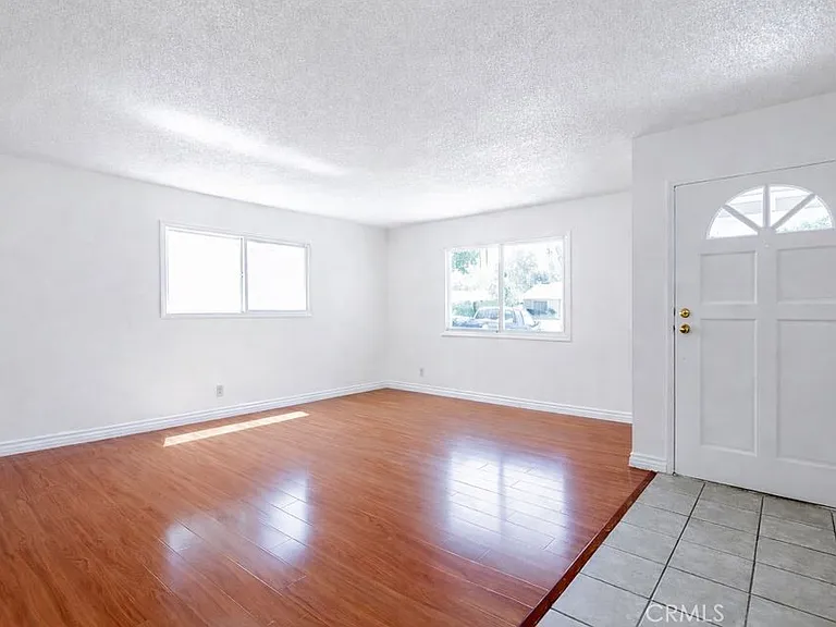 24033 Welby Way — Photo 10