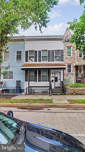 1028 Kenyon St NW Photo 1