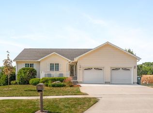 3315 Thistledown Dr, Waterloo, IA 50702
