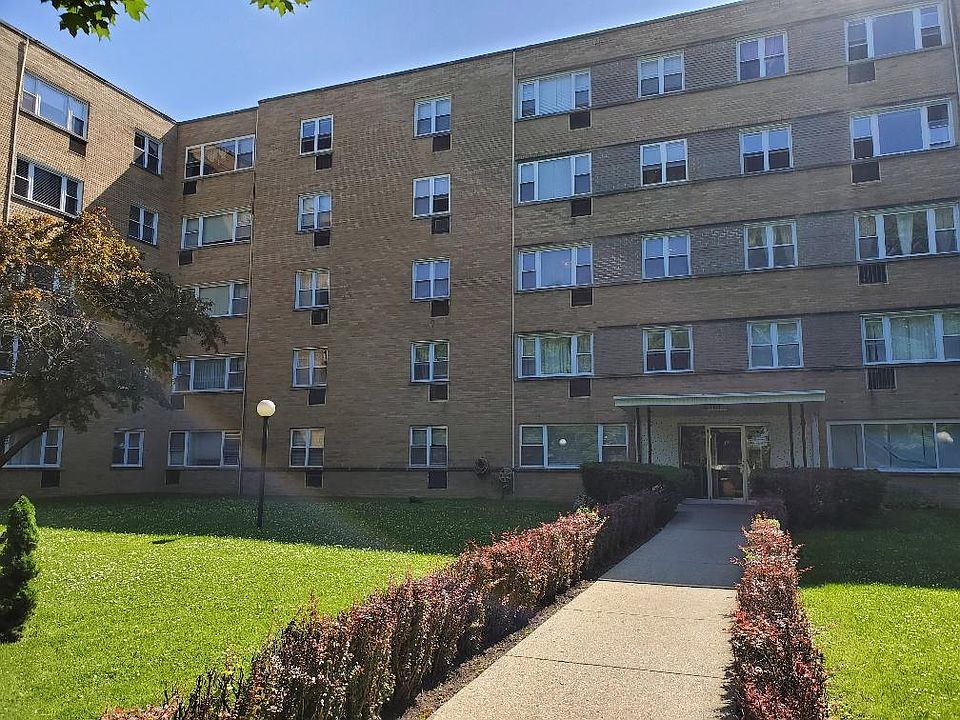 1st image of 6161 N Hoyne Ave APT 401