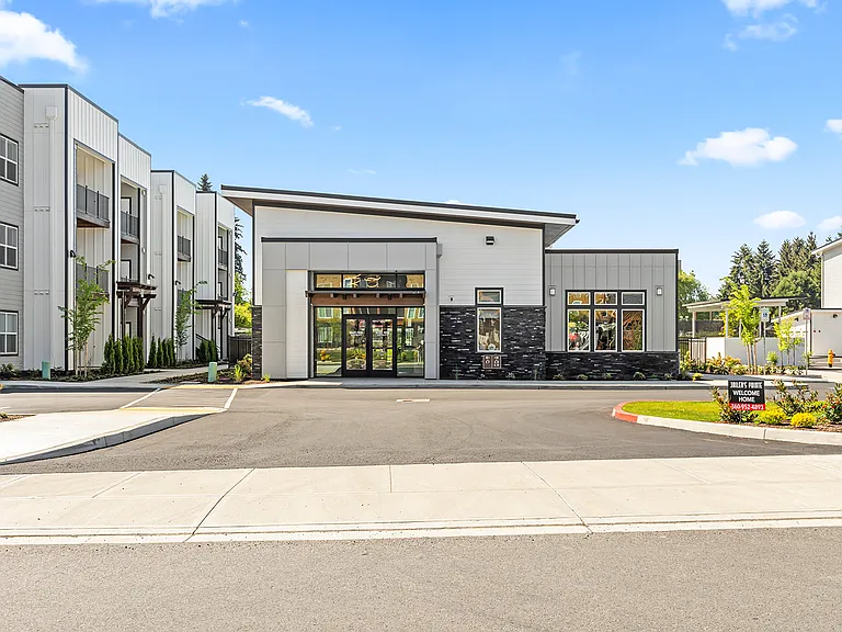 Jailen's Pointe Apartments — Photo 48