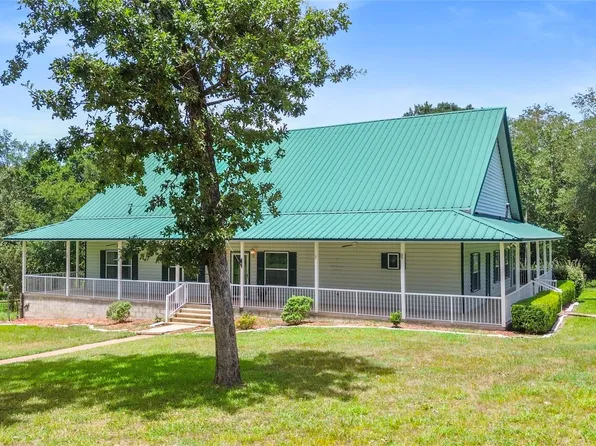 24 Oak Creek Dr, Huntsville, TX 77340