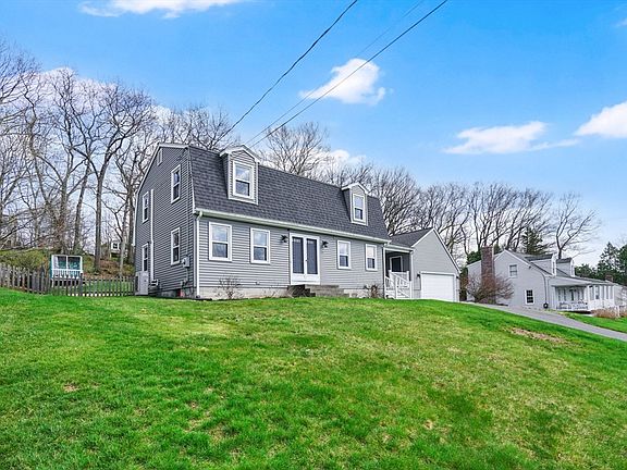 3rd image of 23 Susan Dr
